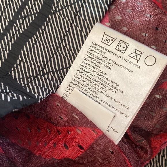 Volcom Transition Performance Driven Streetwear Hooded Windbreaker Size Medium - Picture 17 of 17